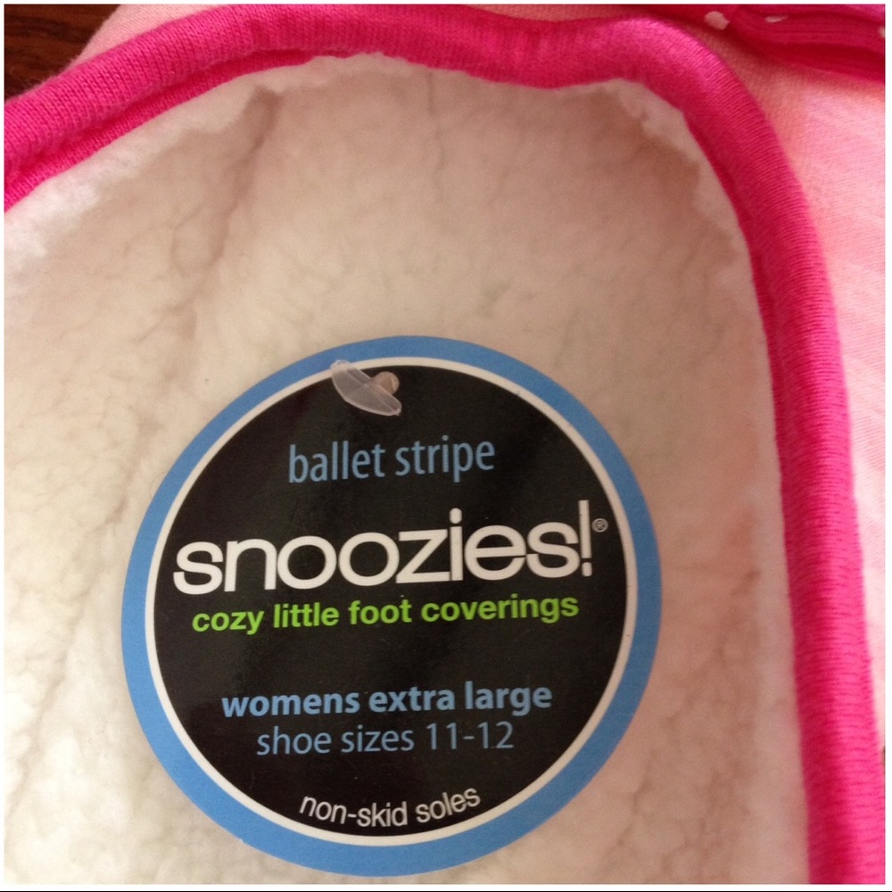 NWT SNOOZIES SLIPPERS🌸 - Picture 2 of 3
